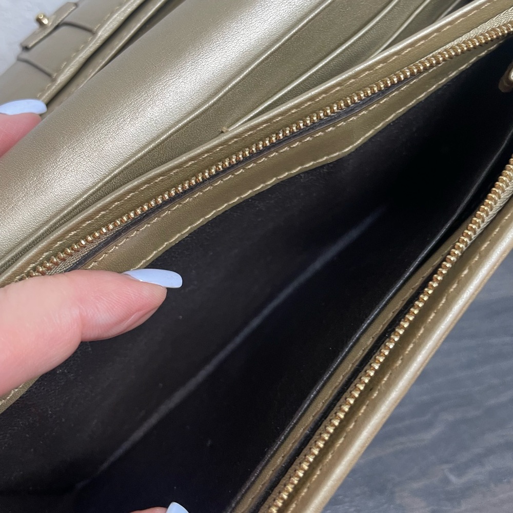 EUC Gucci Gold Imprime GG WOC - Picture 11 of 16